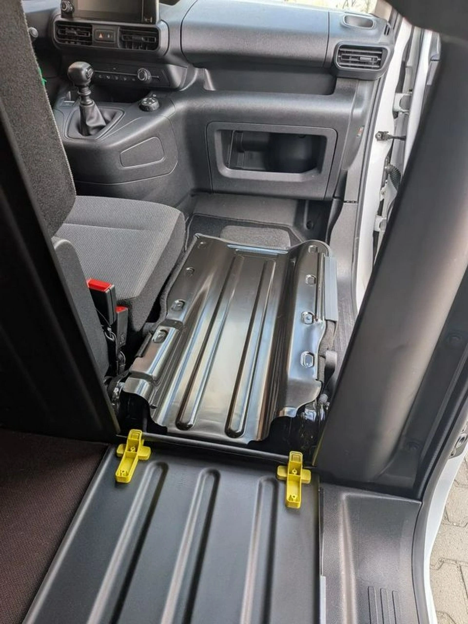 Peugeot Partner - Zdjęcie 29