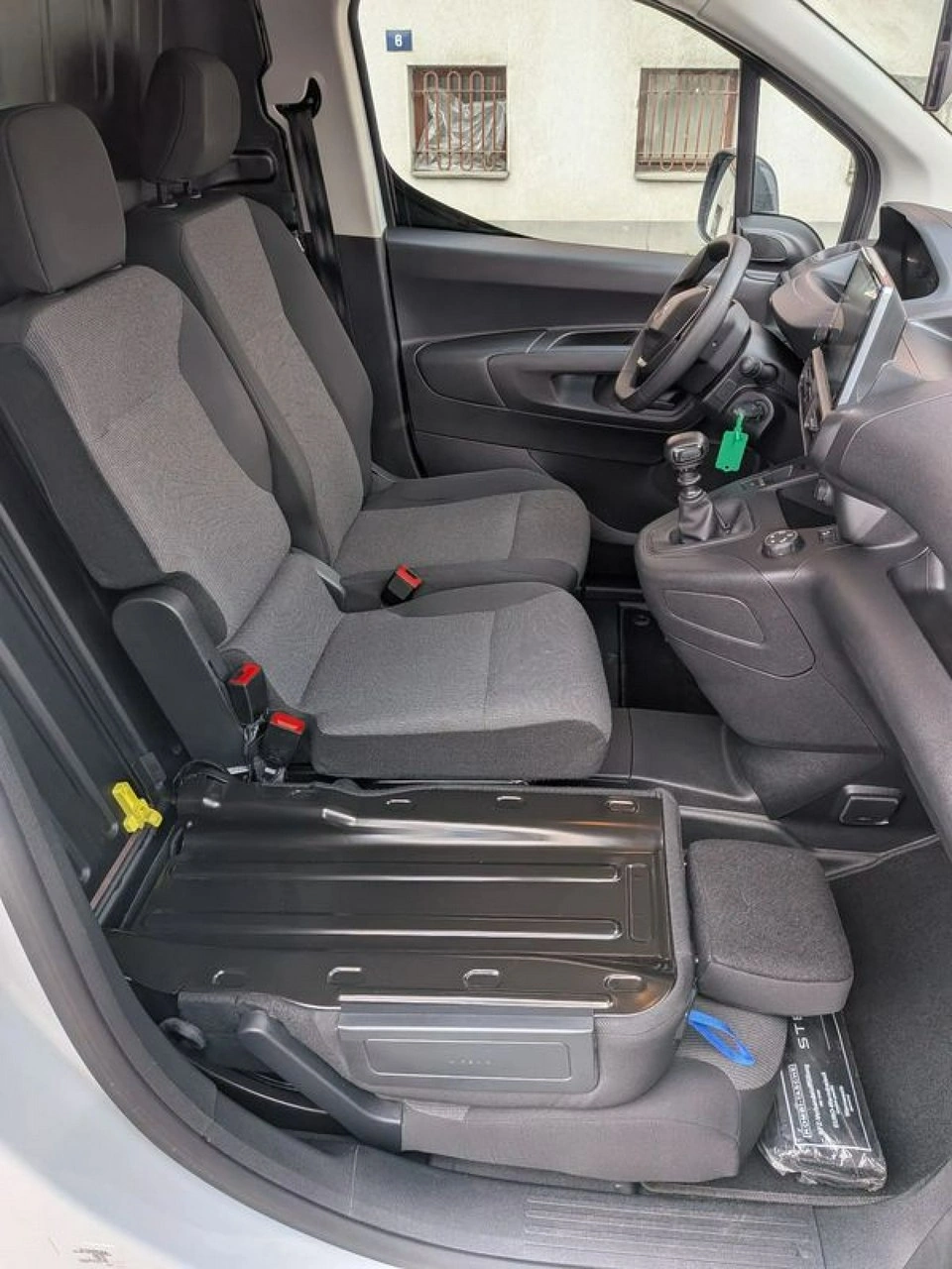 Peugeot Partner - Zdjęcie 32