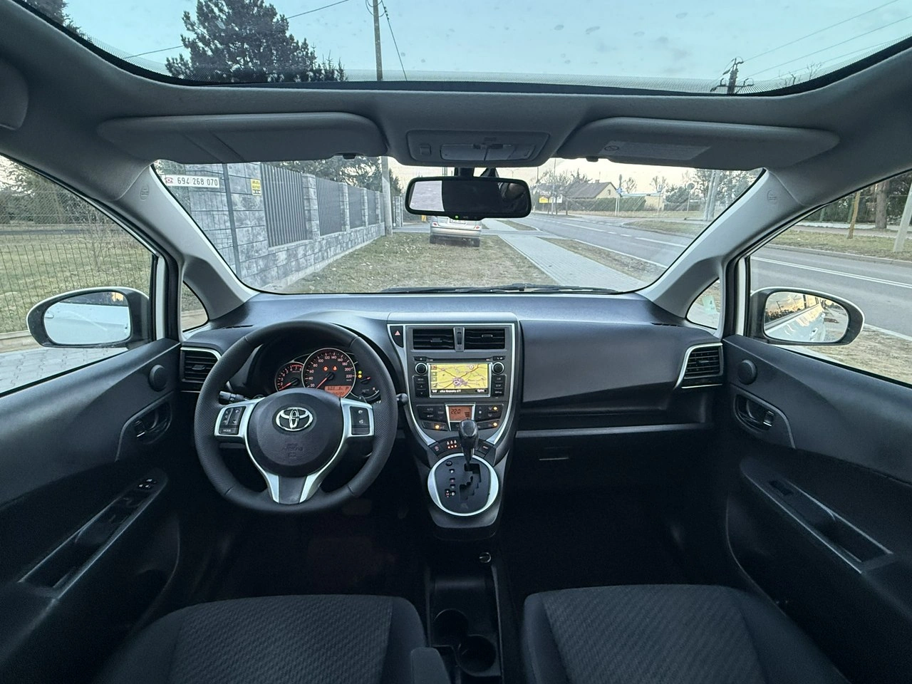 Toyota Verso S - Zdjęcie 14