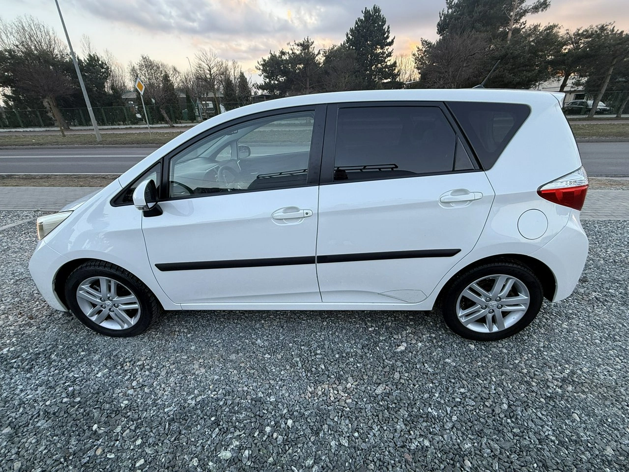 Toyota Verso S - Zdjęcie 9