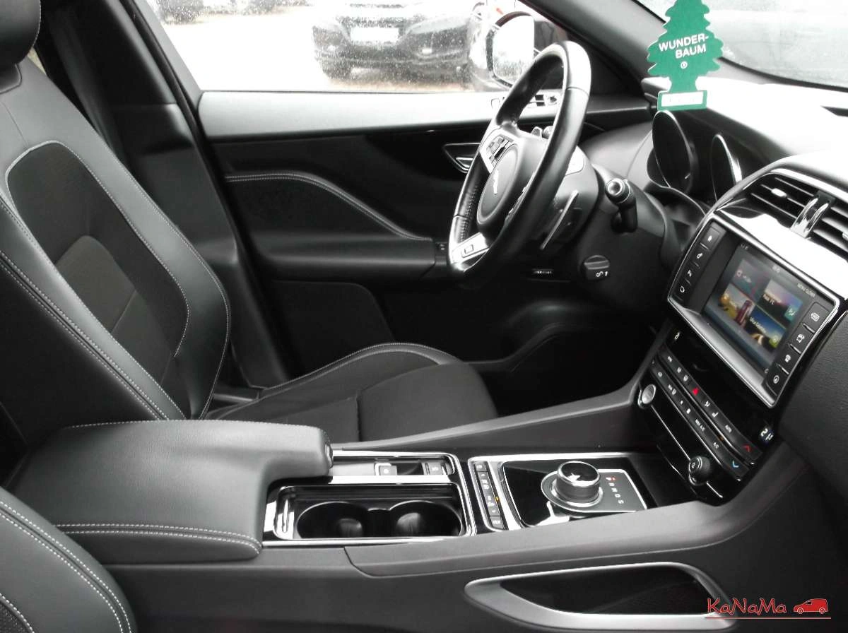 Jaguar F-Pace - Zdjęcie 20