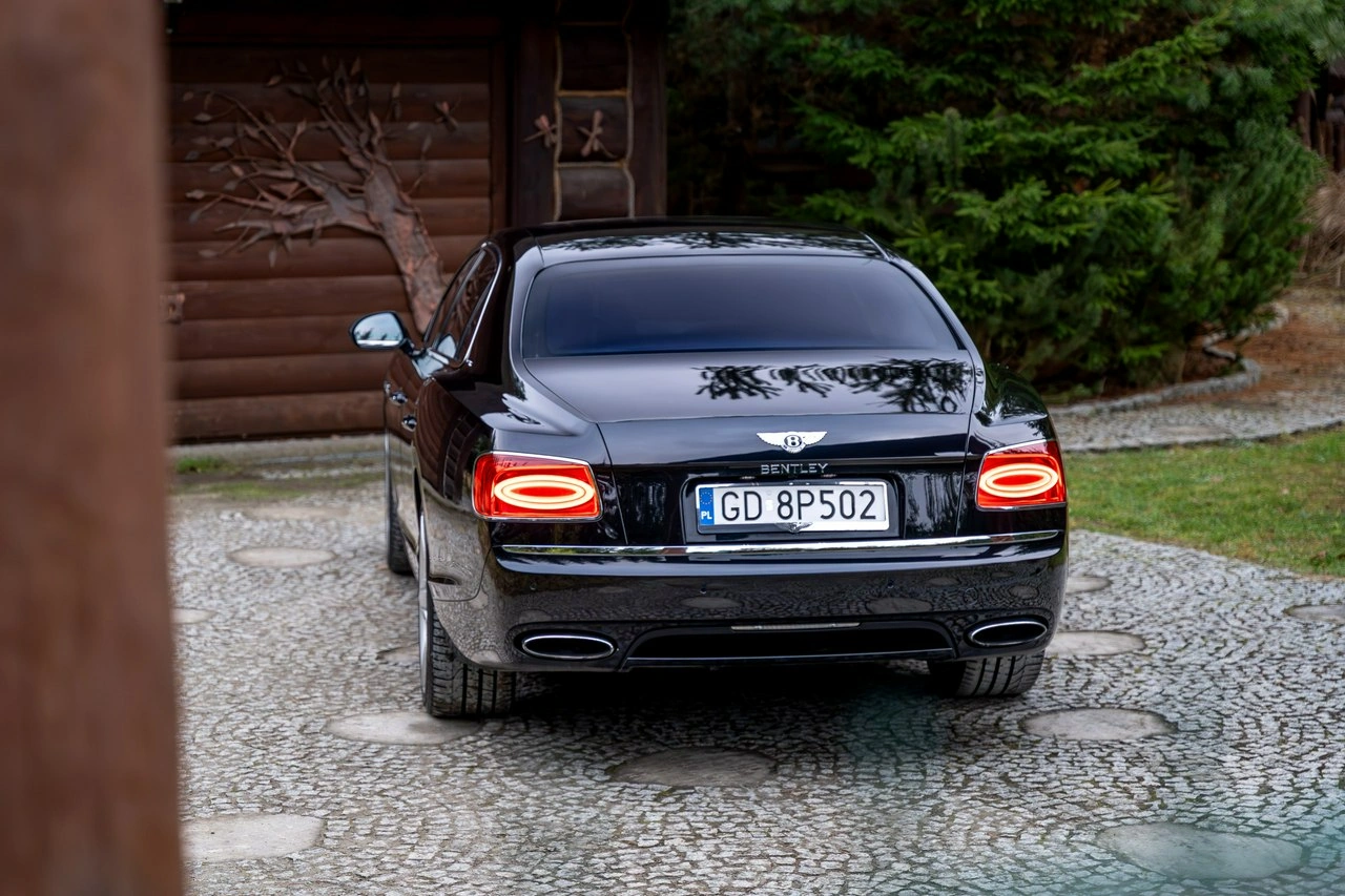 Bentley Continental Flying Spur - Zdjęcie 39