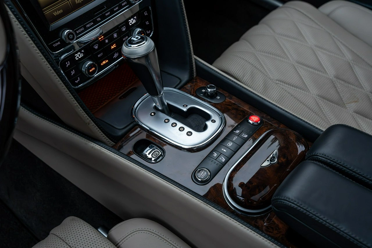 Bentley Continental Flying Spur - Zdjęcie 47