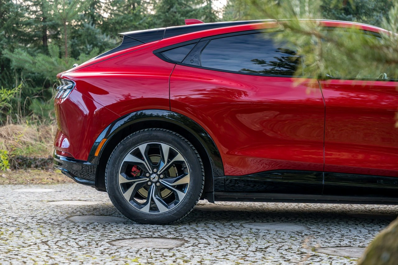 Ford Mustang Mach-E - Zdjęcie 16