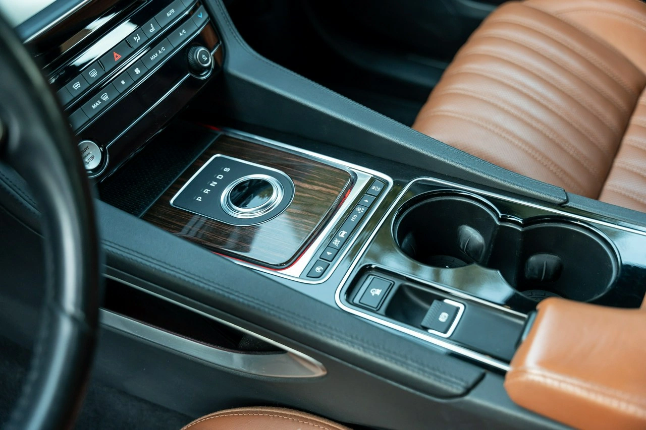 Jaguar F-Pace - Zdjęcie 32