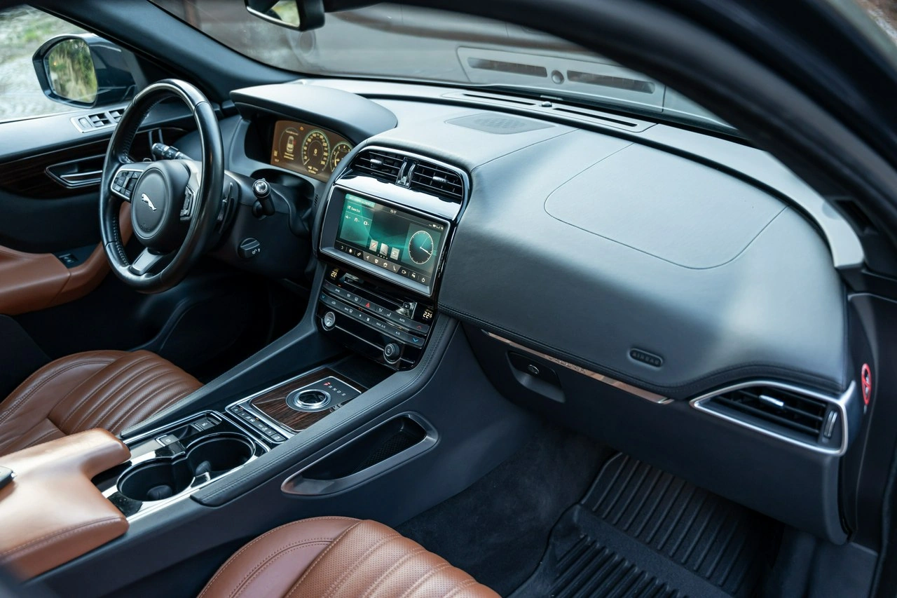 Jaguar F-Pace - Zdjęcie 35