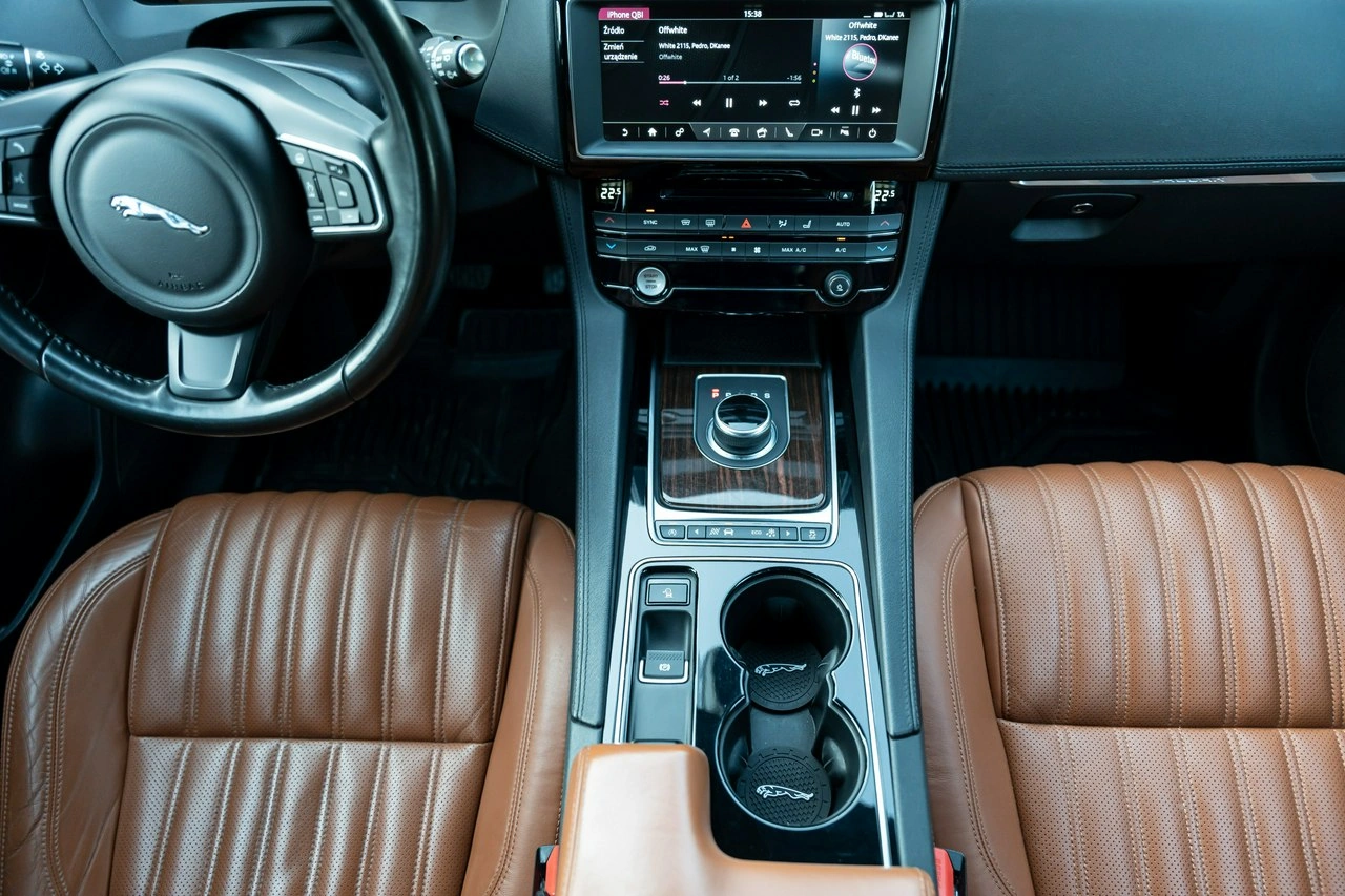 Jaguar F-Pace - Zdjęcie 42