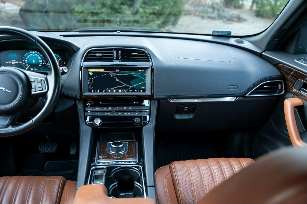 Jaguar F-Pace - Zdjęcie 48