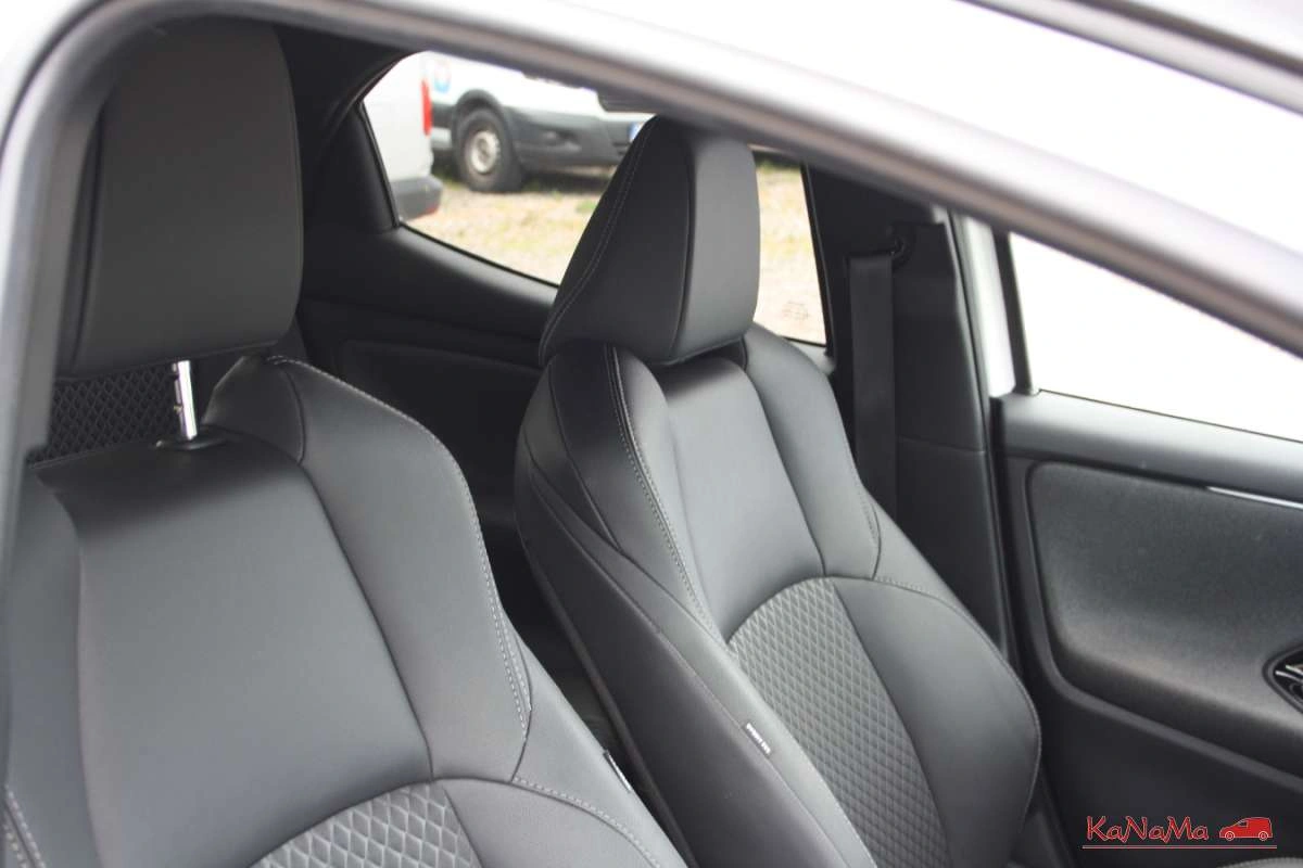 Toyota Yaris - Zdjęcie 22