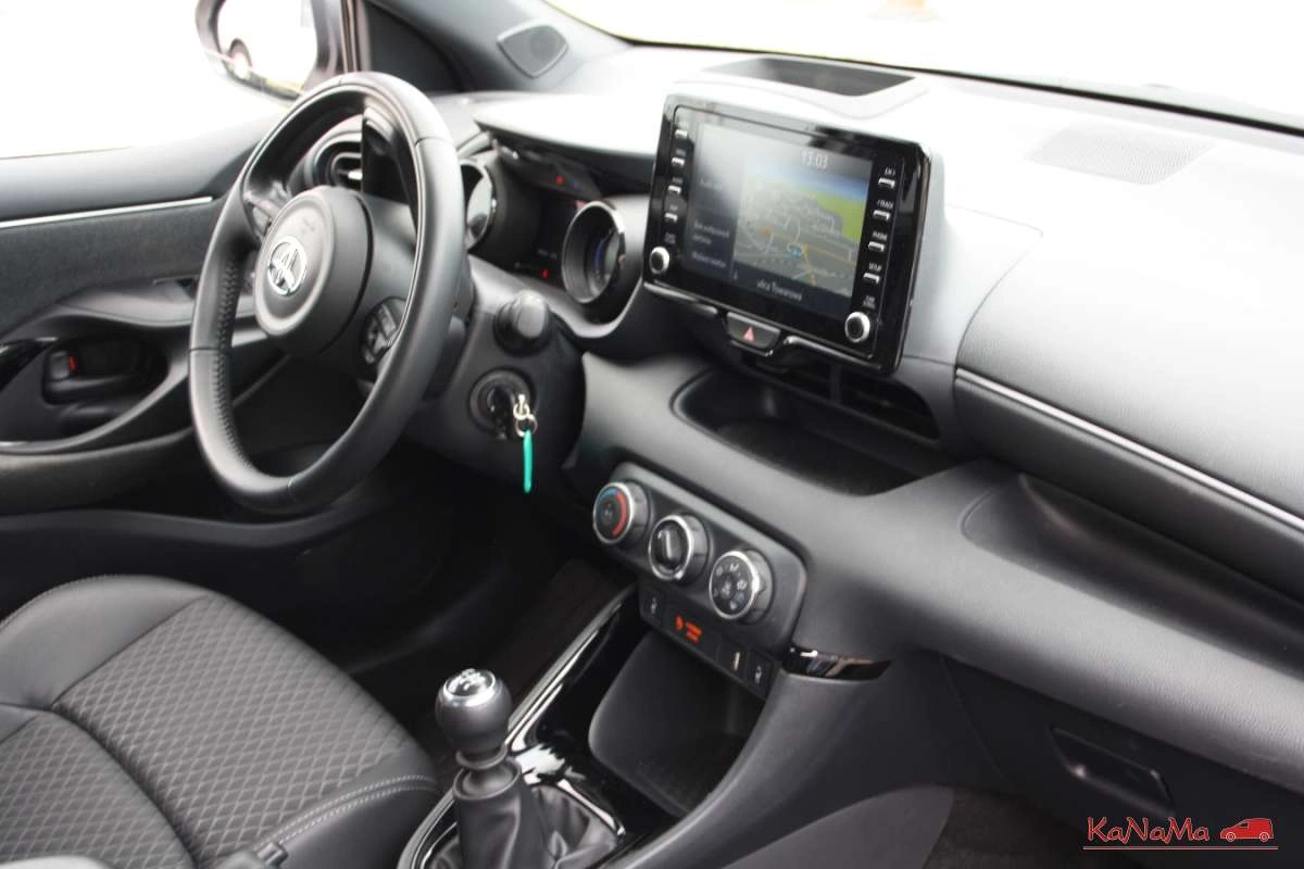 Toyota Yaris - Zdjęcie 18