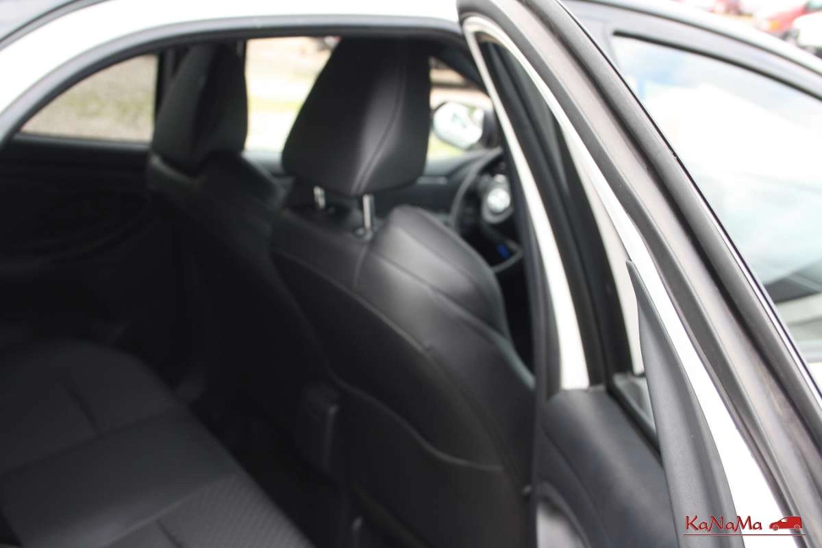 Toyota Yaris - Zdjęcie 35