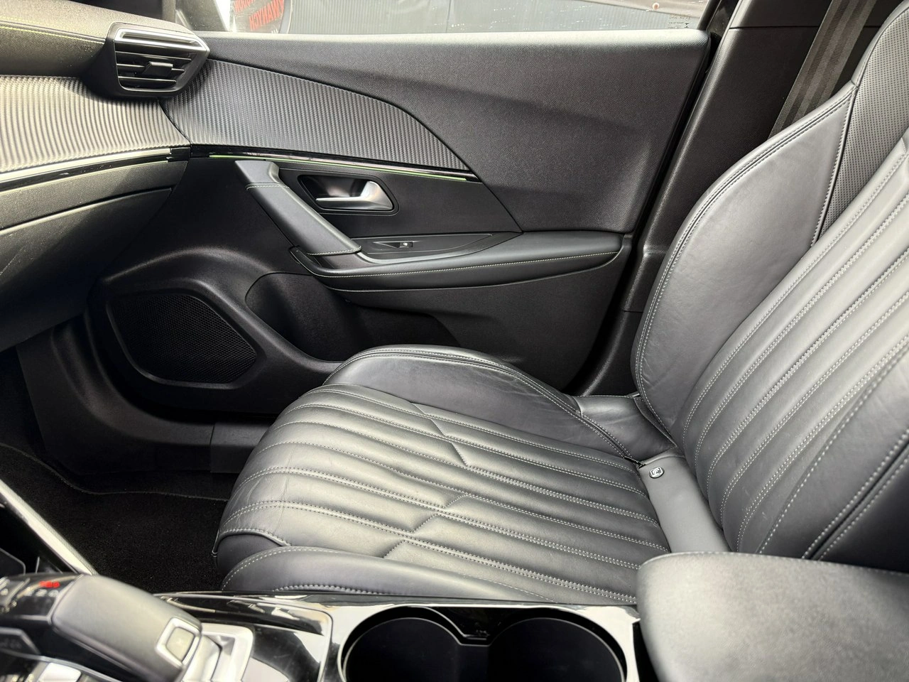 Peugeot 2008 - Zdjęcie 28