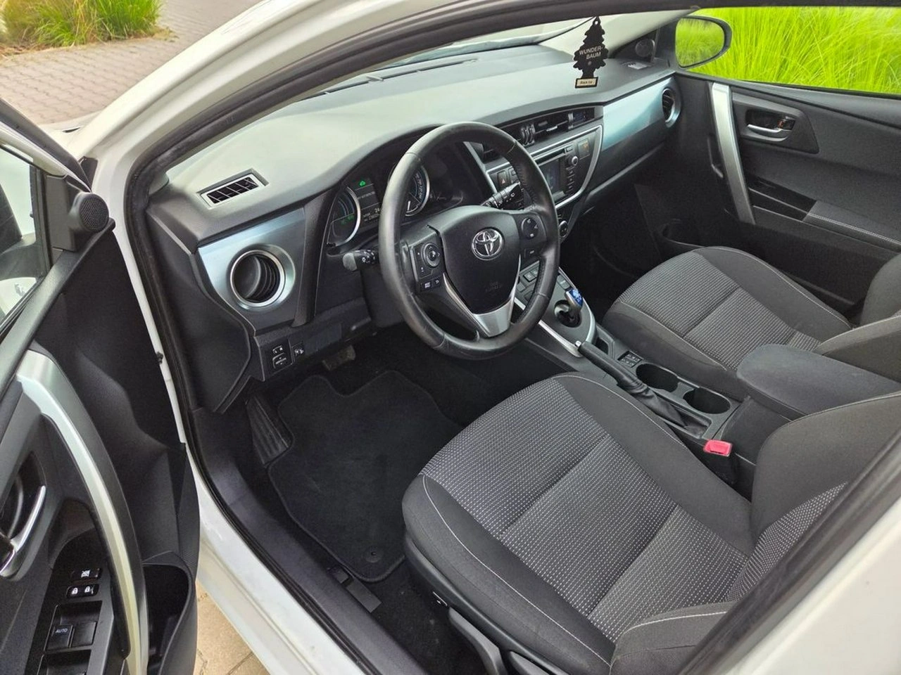Toyota Auris - Zdjęcie 12