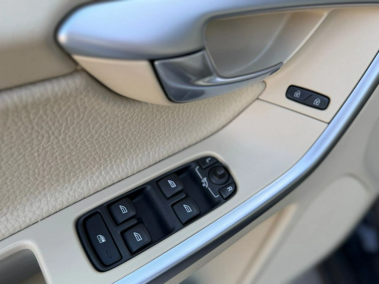 Volvo XC 60 - Zdjęcie 16