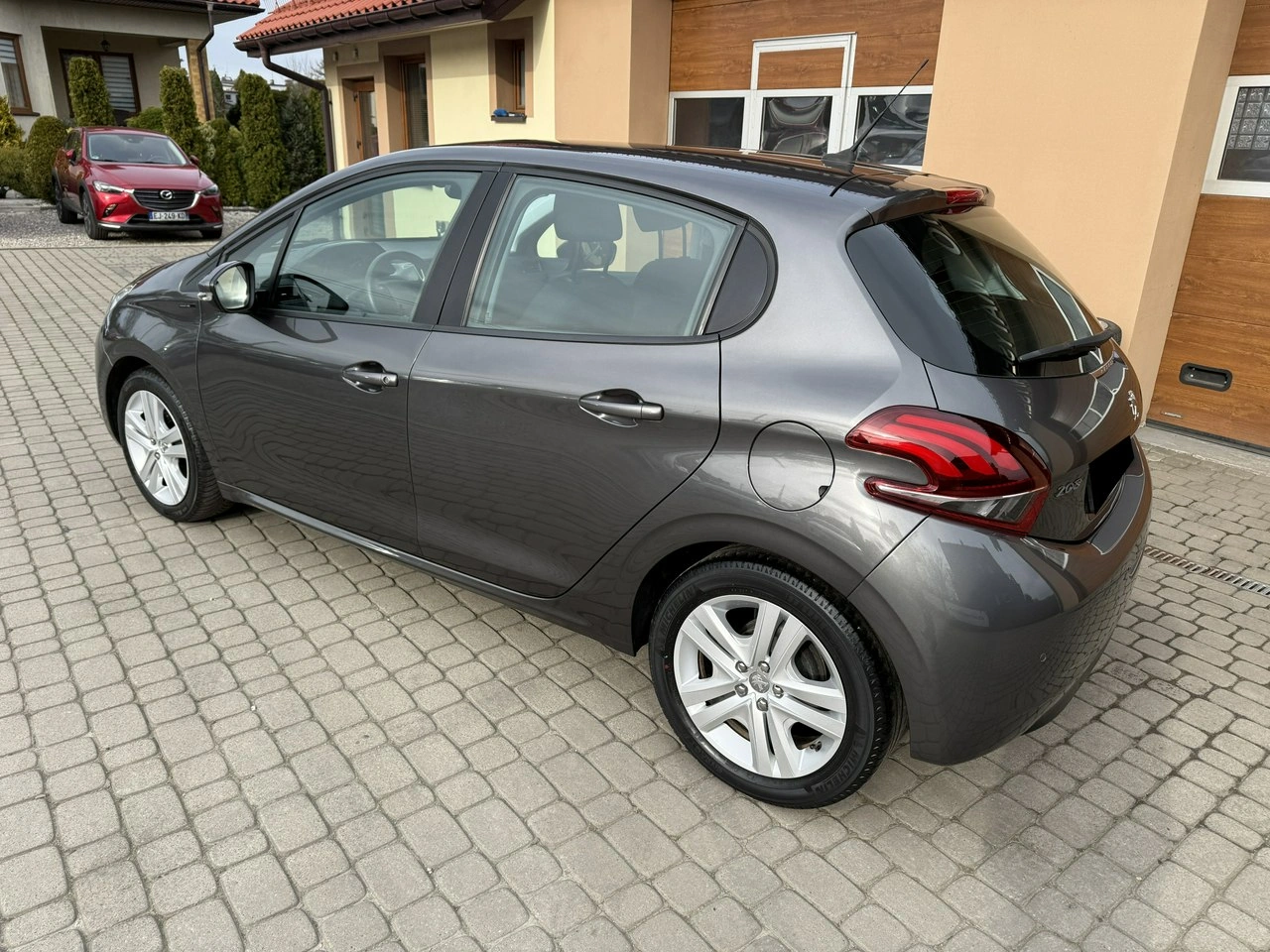 Peugeot 208 - Zdjęcie 9