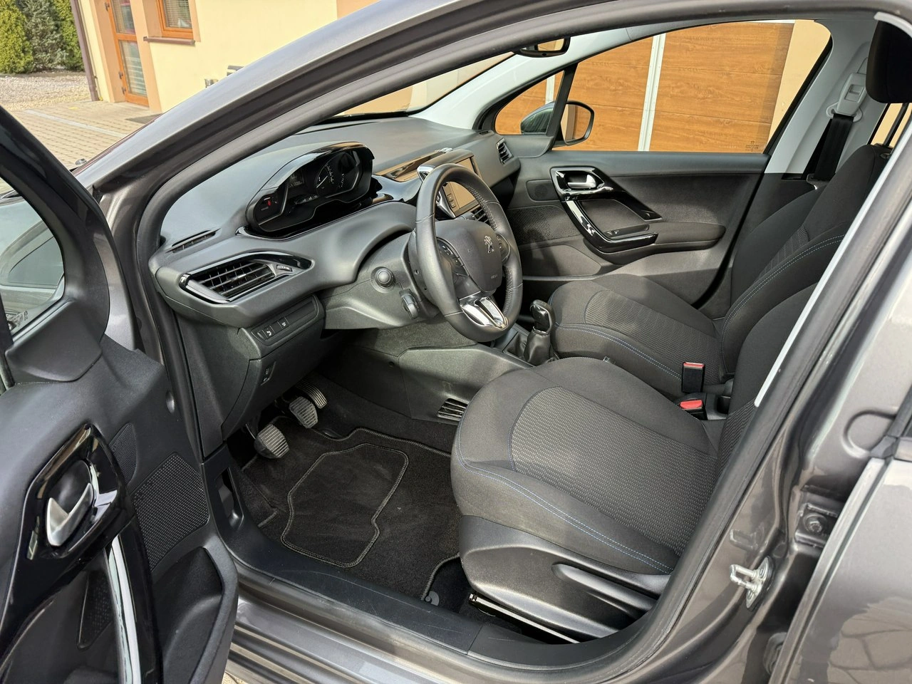 Peugeot 208 - Zdjęcie 17