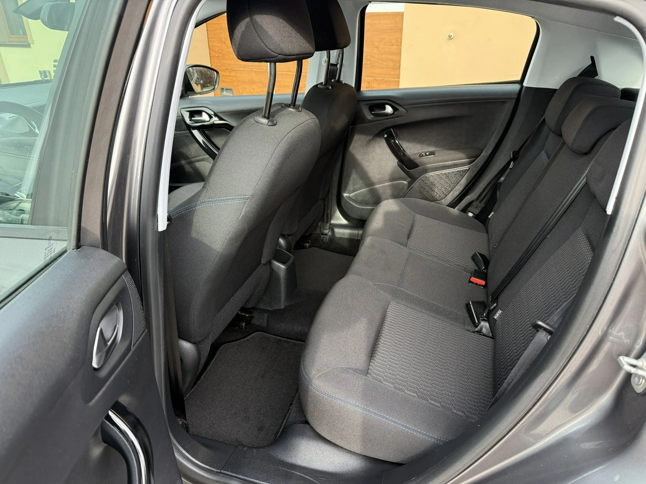 Peugeot 208 - Zdjęcie 21