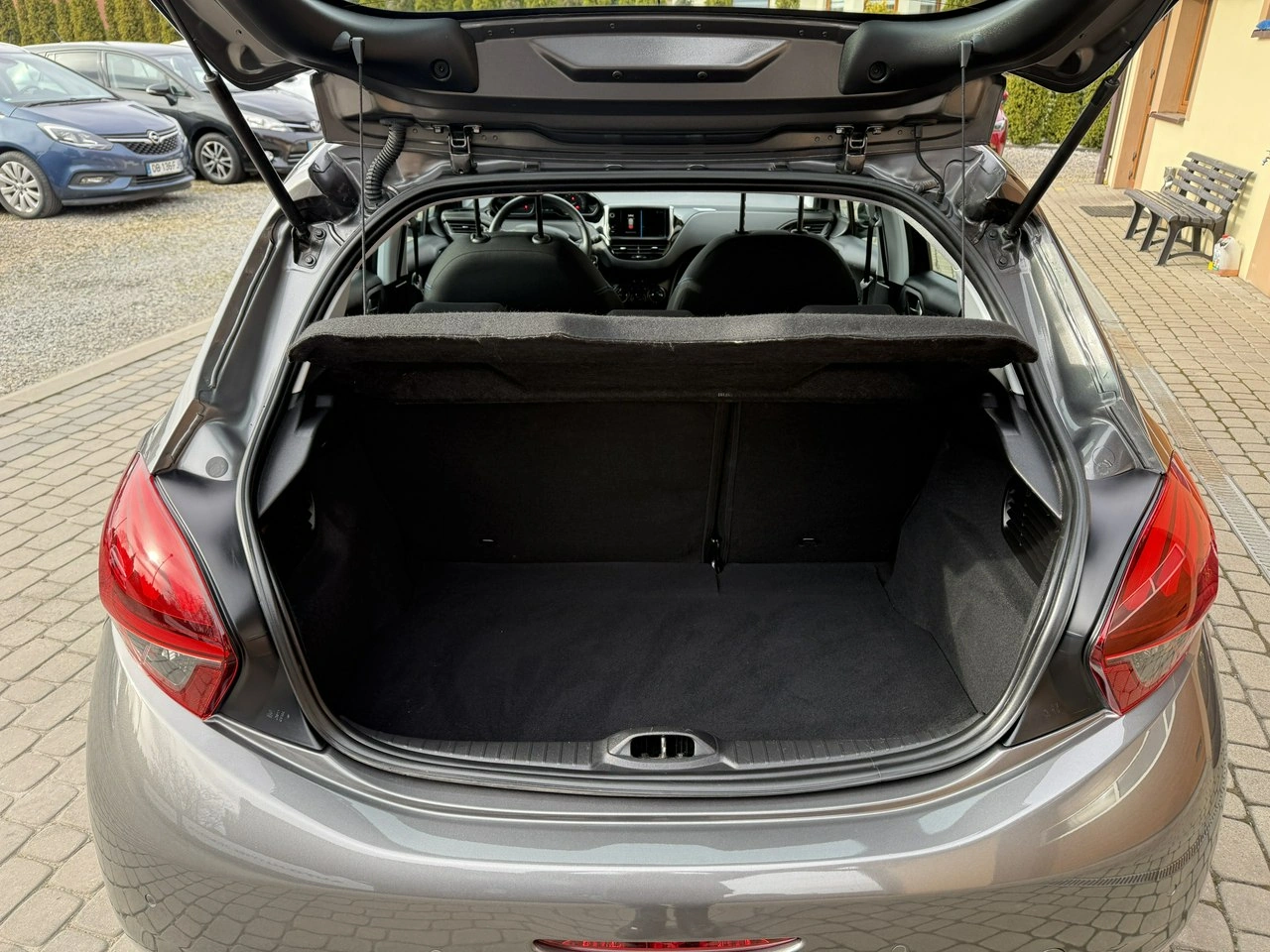 Peugeot 208 - Zdjęcie 22