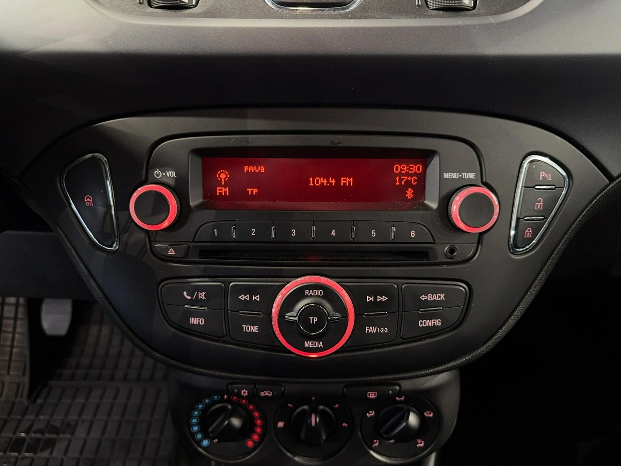 Opel Corsa - Zdjęcie 17