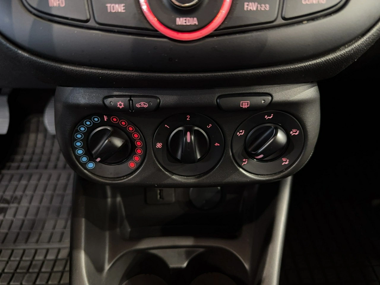 Opel Corsa - Zdjęcie 18