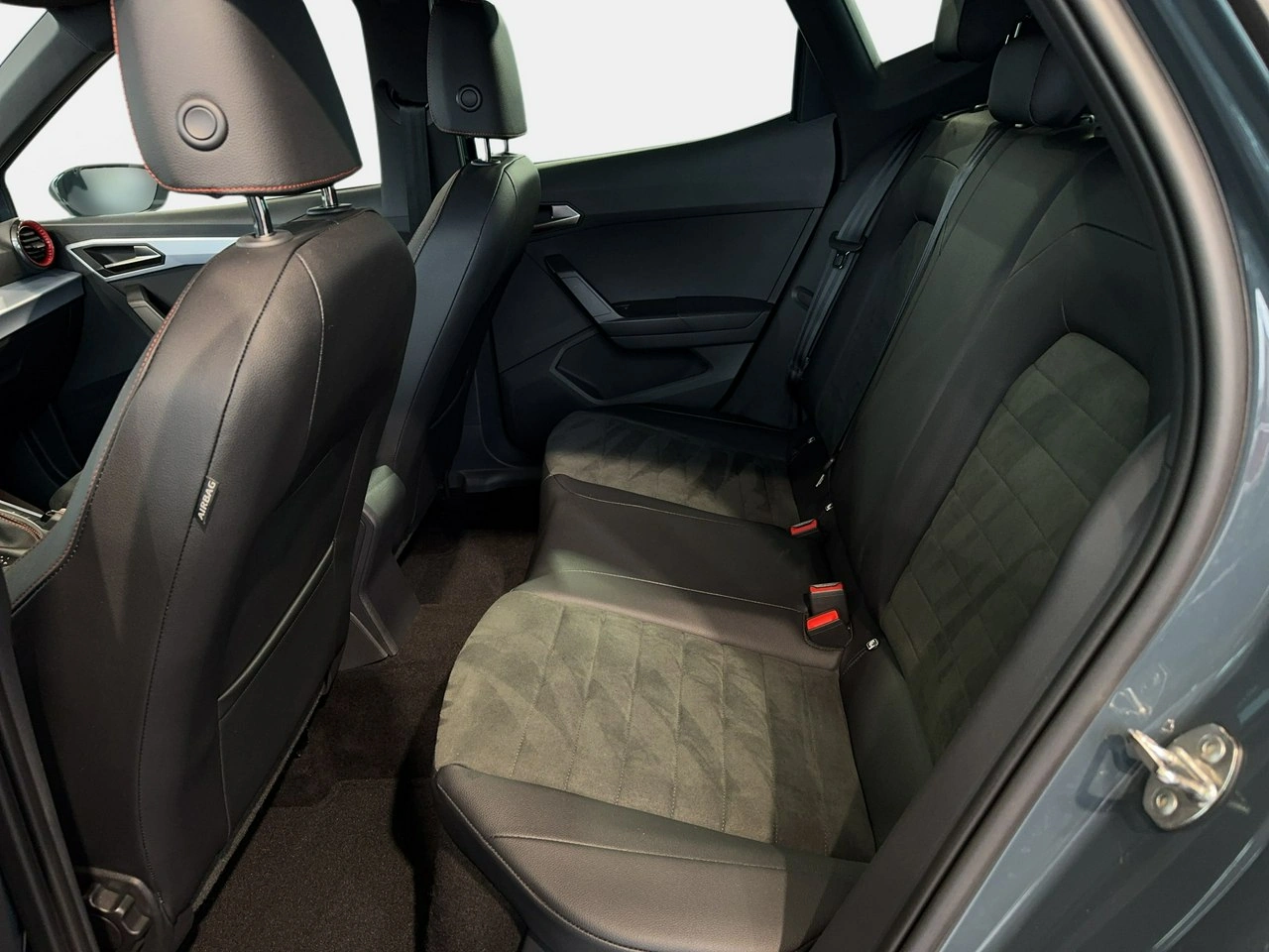 Seat Arona - Zdjęcie 12