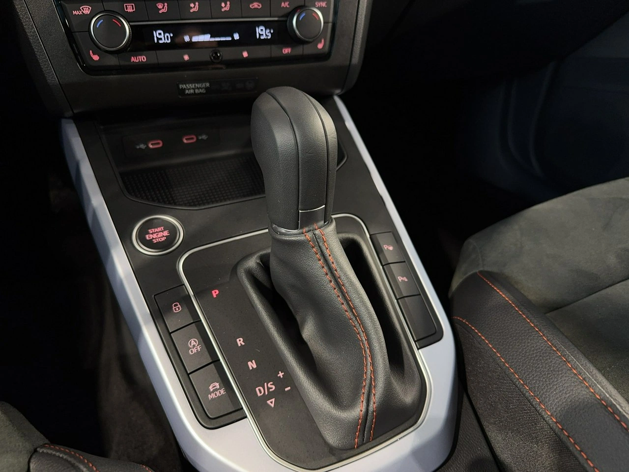 Seat Arona - Zdjęcie 27