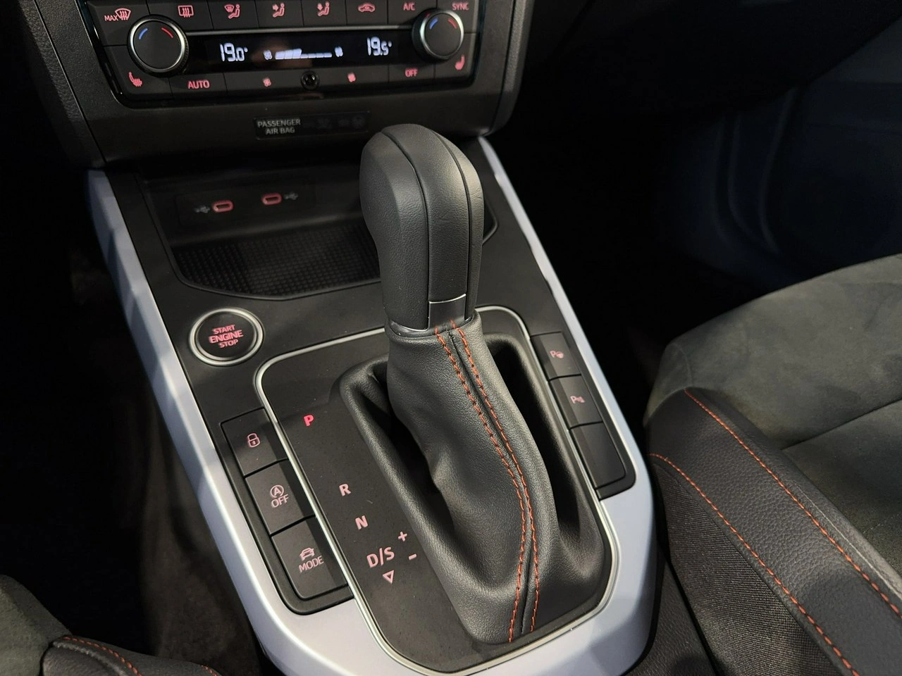 Seat Arona - Zdjęcie 27