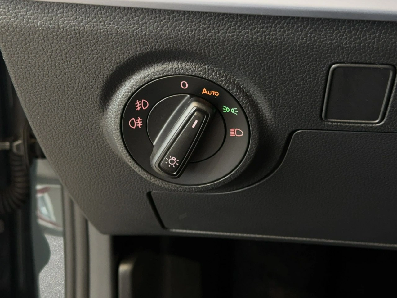 Seat Arona - Zdjęcie 28