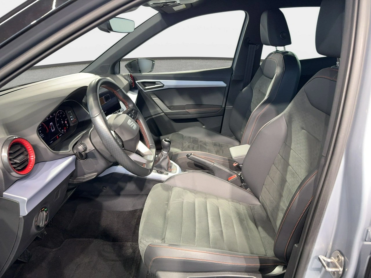 Seat Arona - Zdjęcie 11