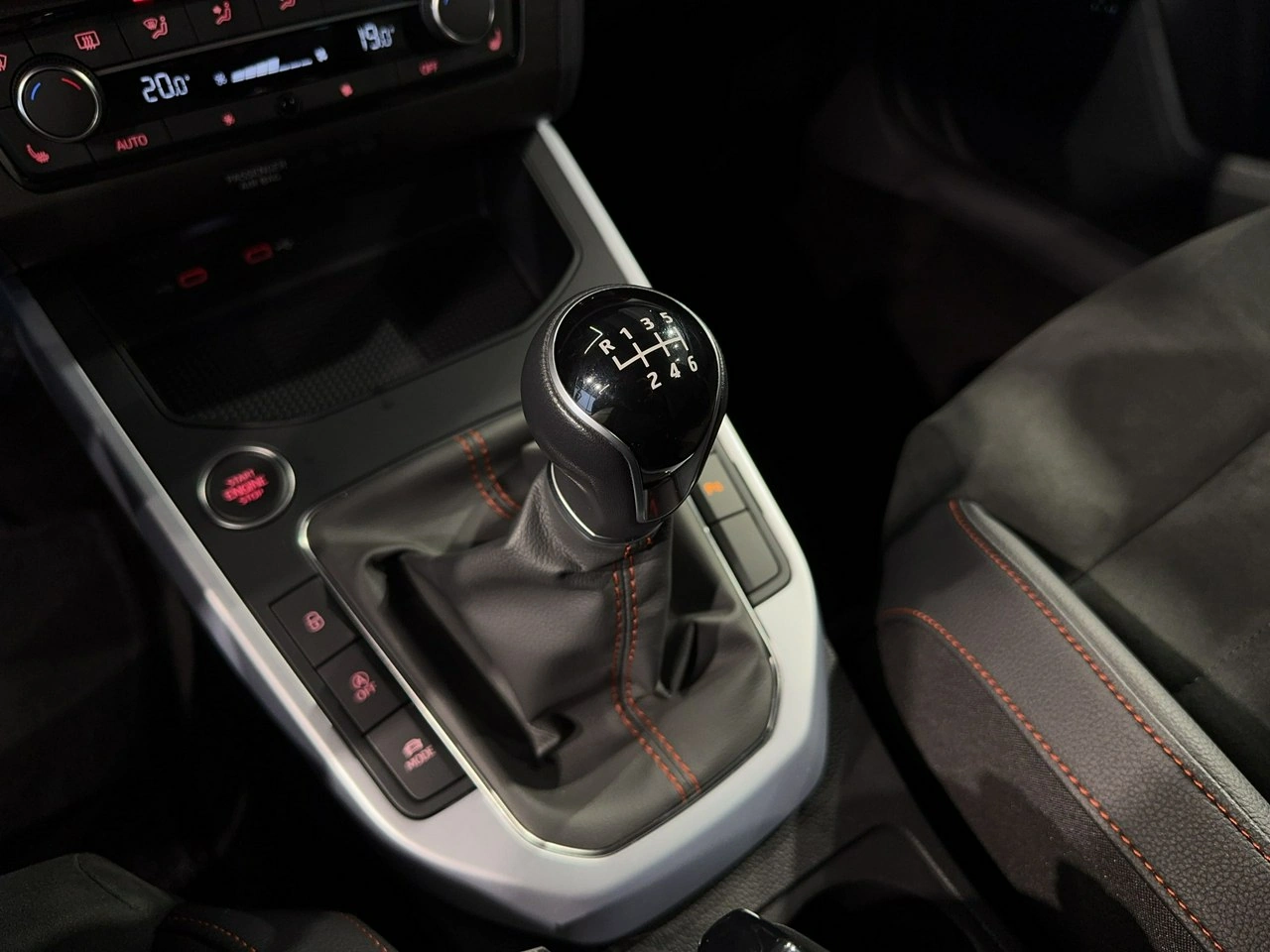 Seat Arona - Zdjęcie 26