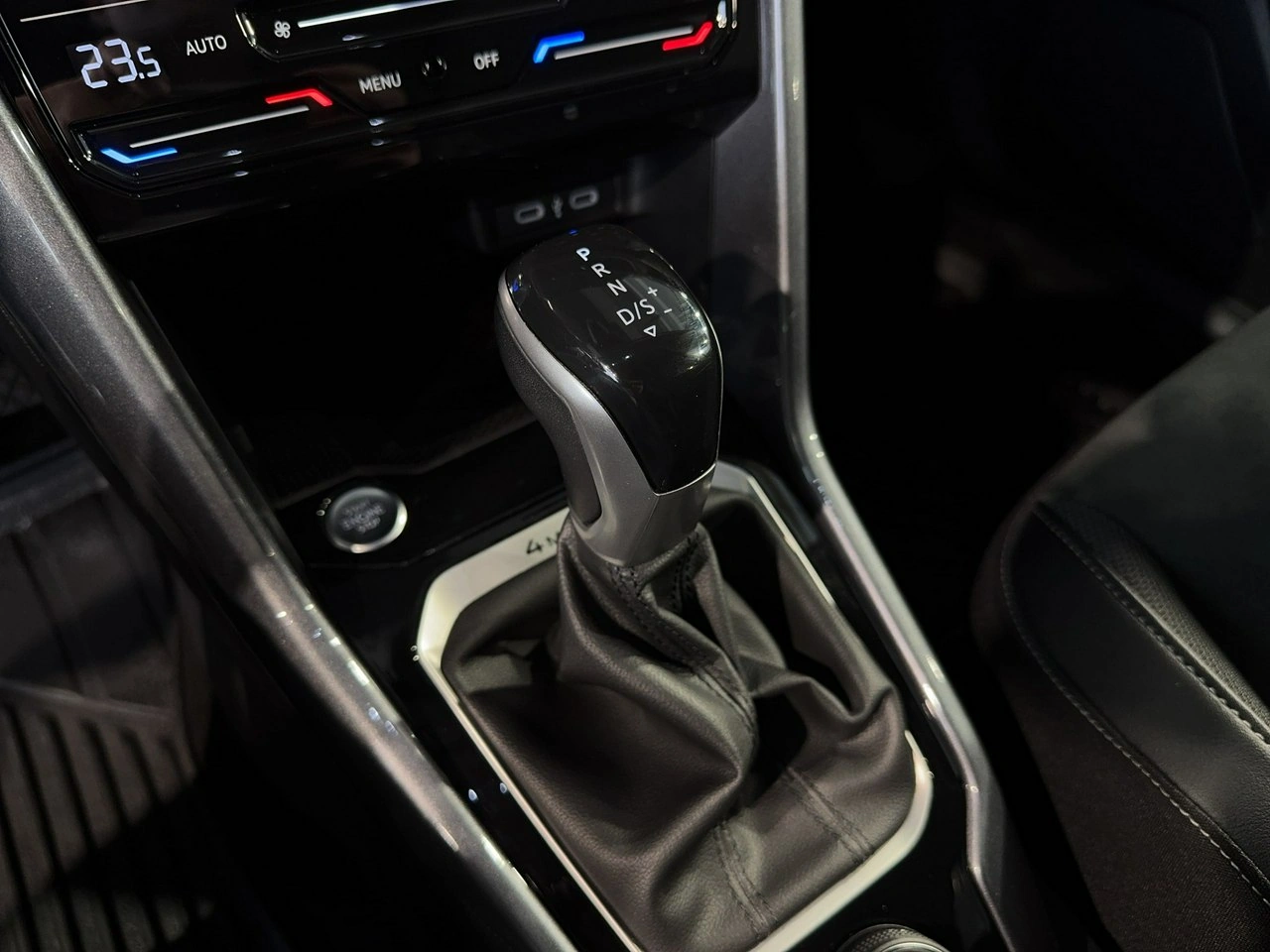 Volkswagen T-Roc - Zdjęcie 25