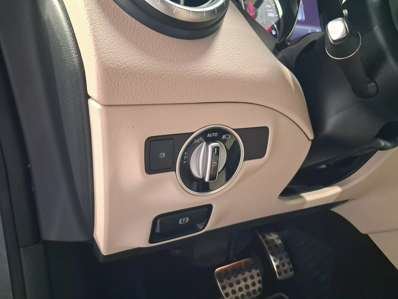 Mercedes CLA 200 - Zdjęcie 24