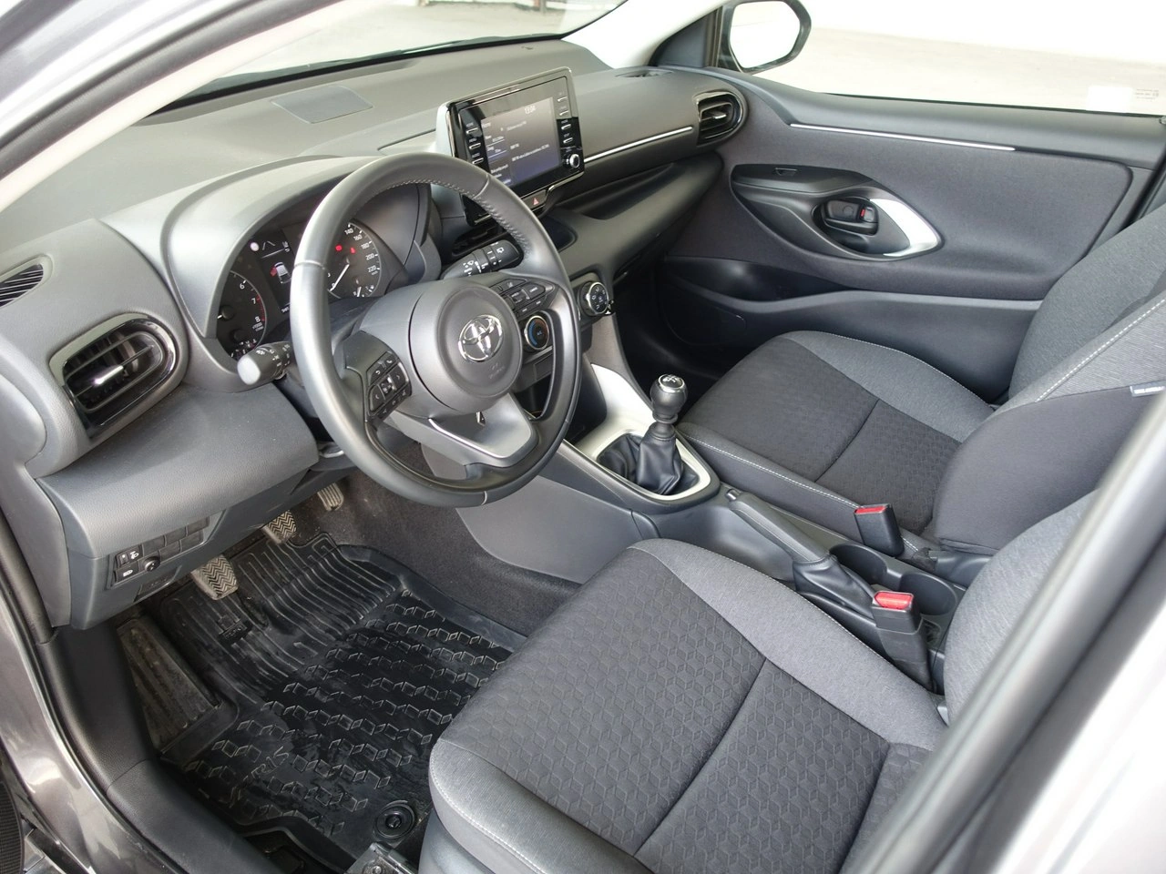 Toyota Yaris - Zdjęcie 11