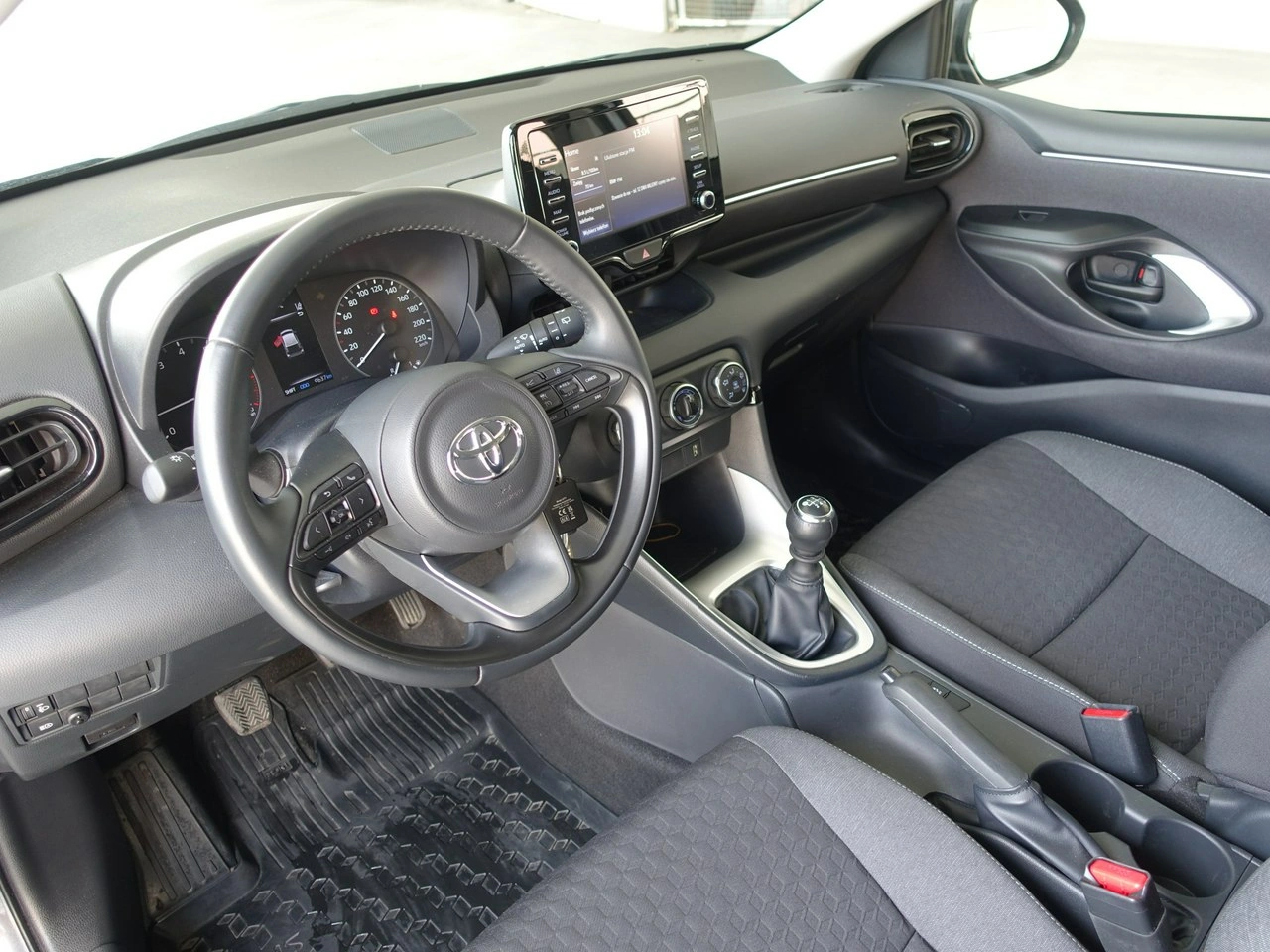 Toyota Yaris - Zdjęcie 12