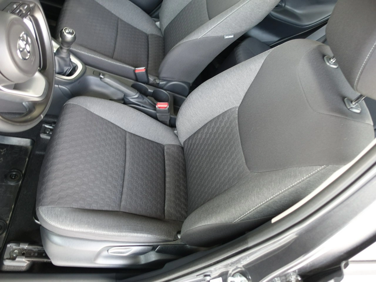 Toyota Yaris - Zdjęcie 14