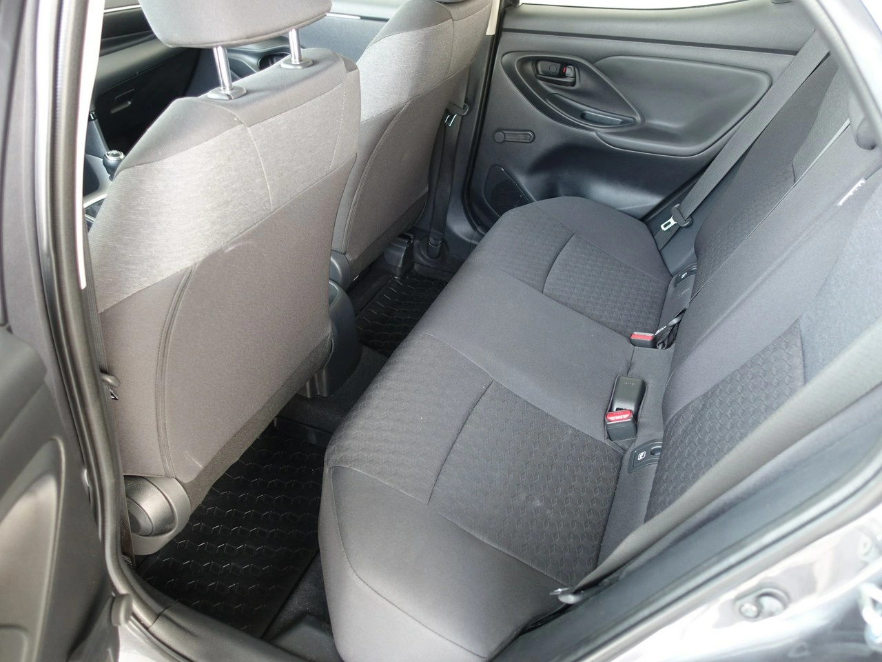 Toyota Yaris - Zdjęcie 15