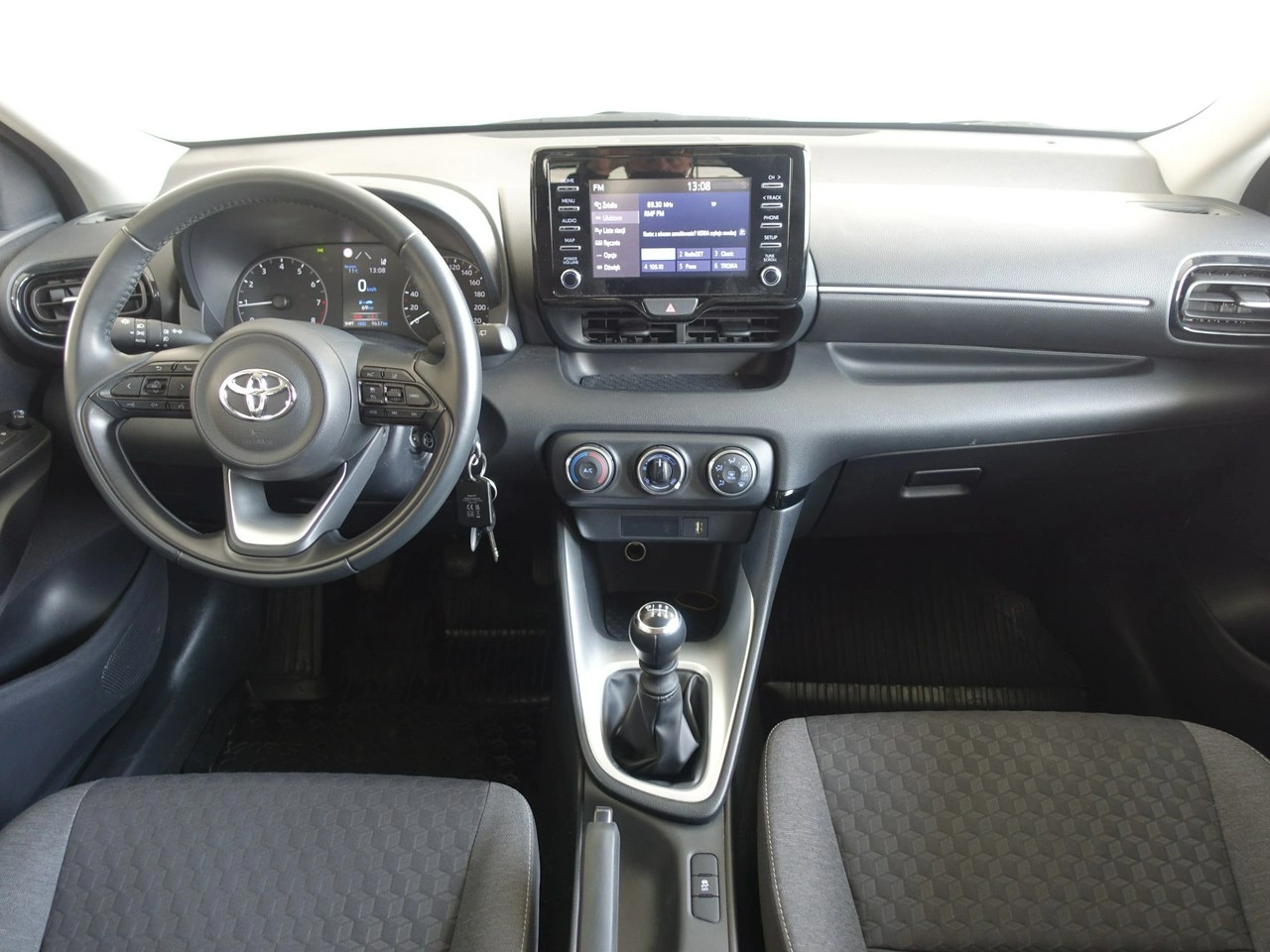 Toyota Yaris - Zdjęcie 17