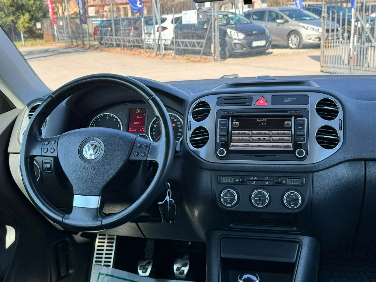 Volkswagen Tiguan - Zdjęcie 17