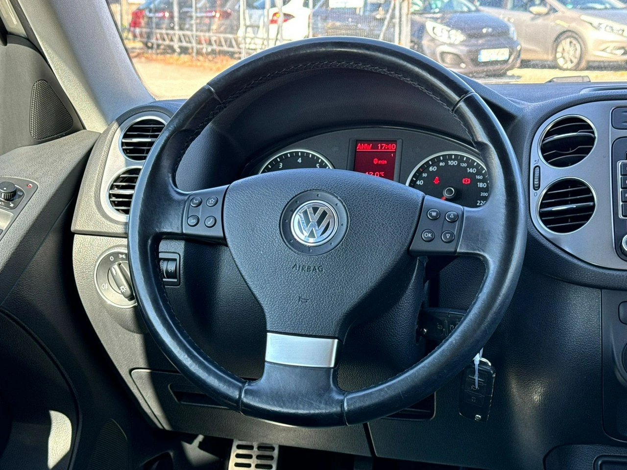 Volkswagen Tiguan - Zdjęcie 19