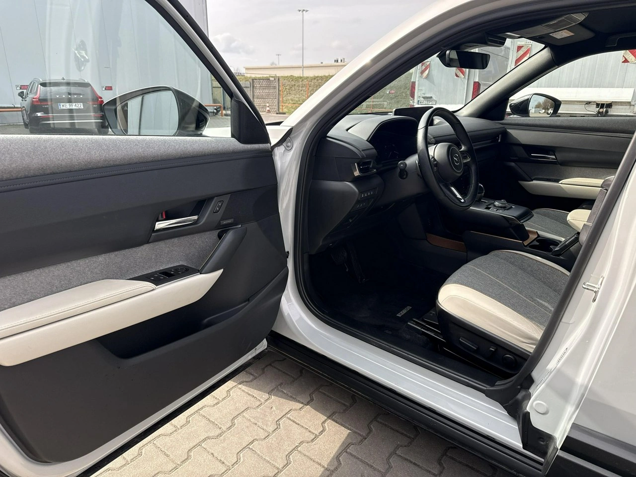 Mazda MX-30 - Zdjęcie 8