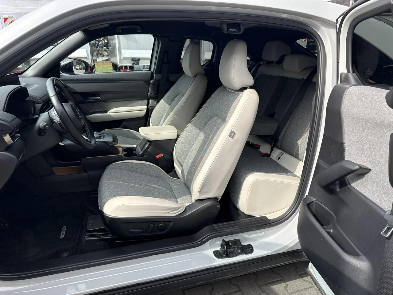 Mazda MX-30 - Zdjęcie 11