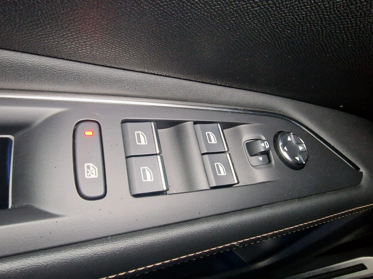 Peugeot 3008 - Zdjęcie 33