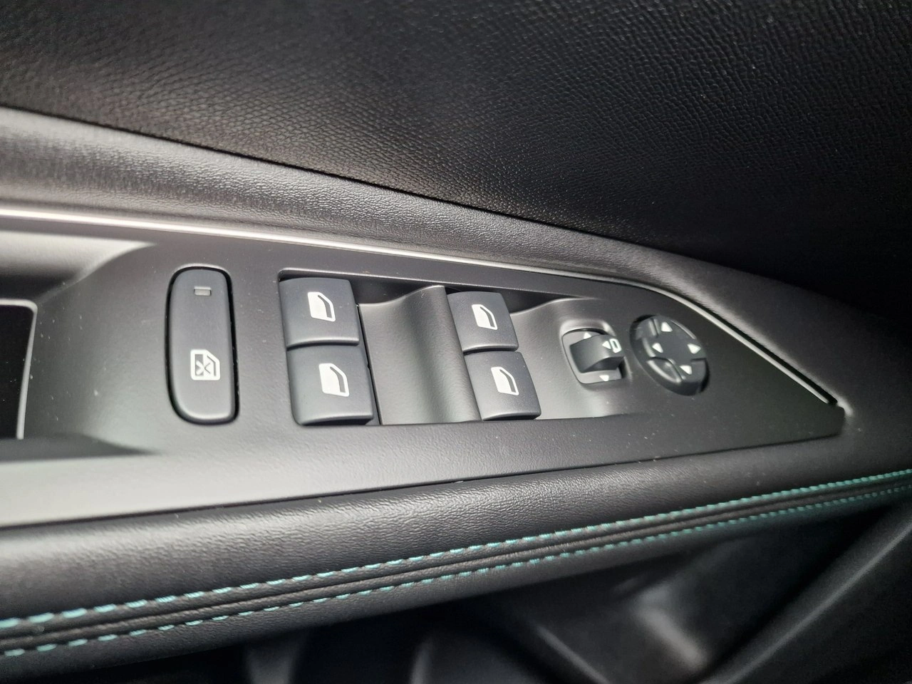 Peugeot 3008 - Zdjęcie 34