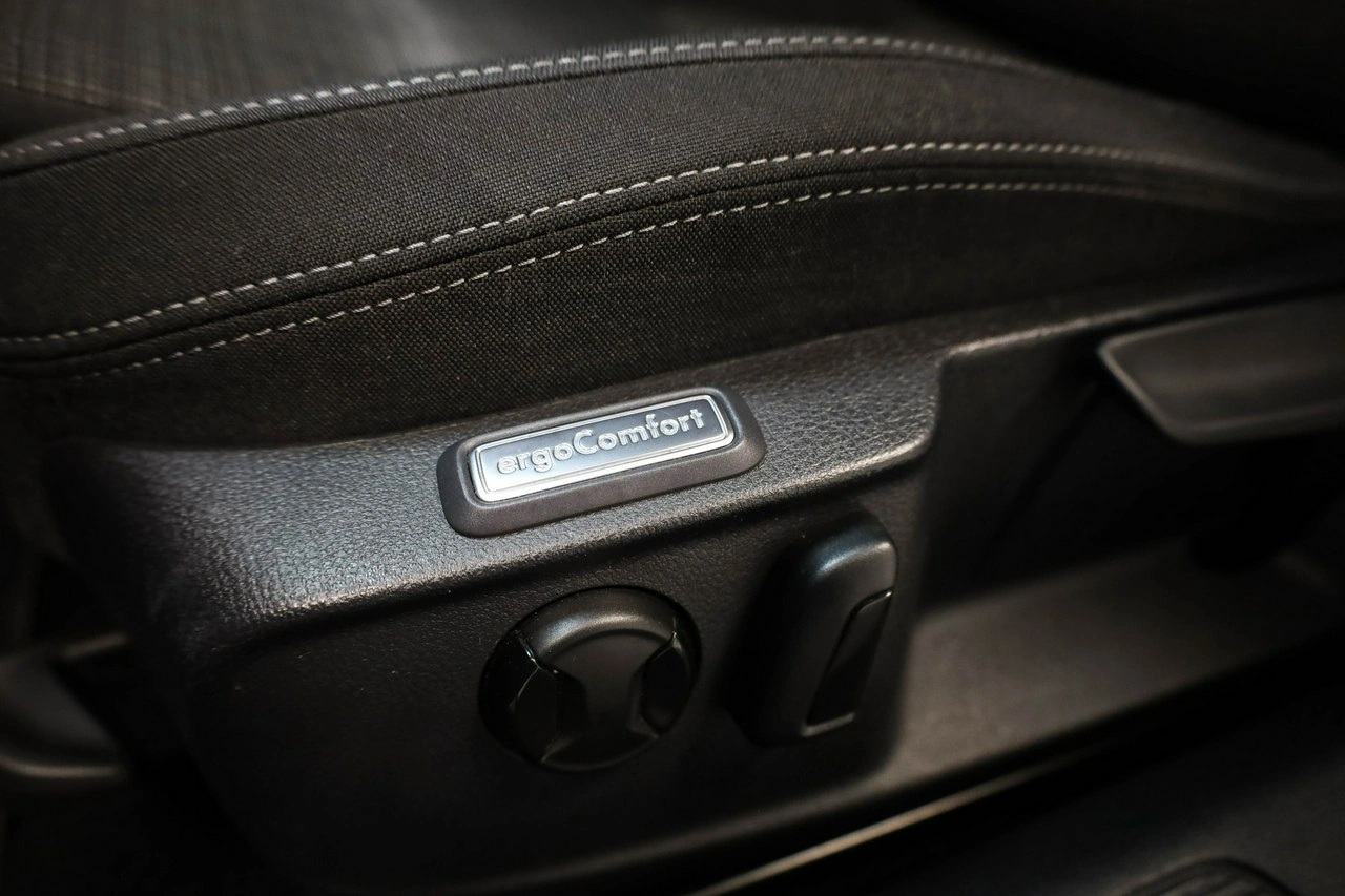 Volkswagen Passat - Zdjęcie 17