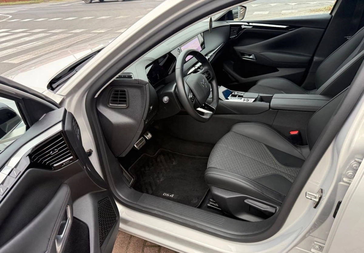 DS Automobiles DS 4 - Zdjęcie 11