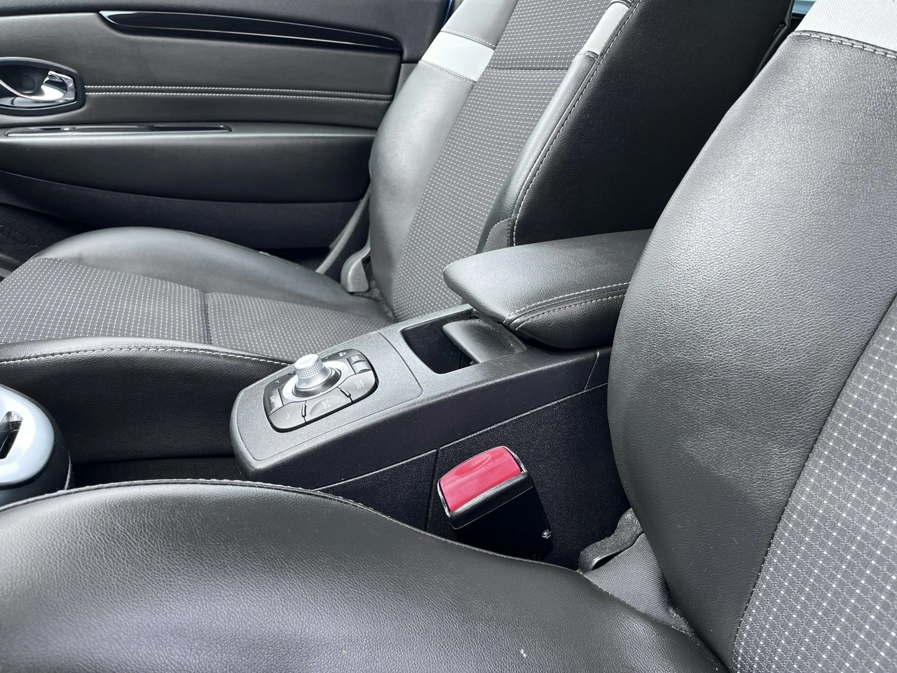 Renault Grand Scenic - Zdjęcie 29