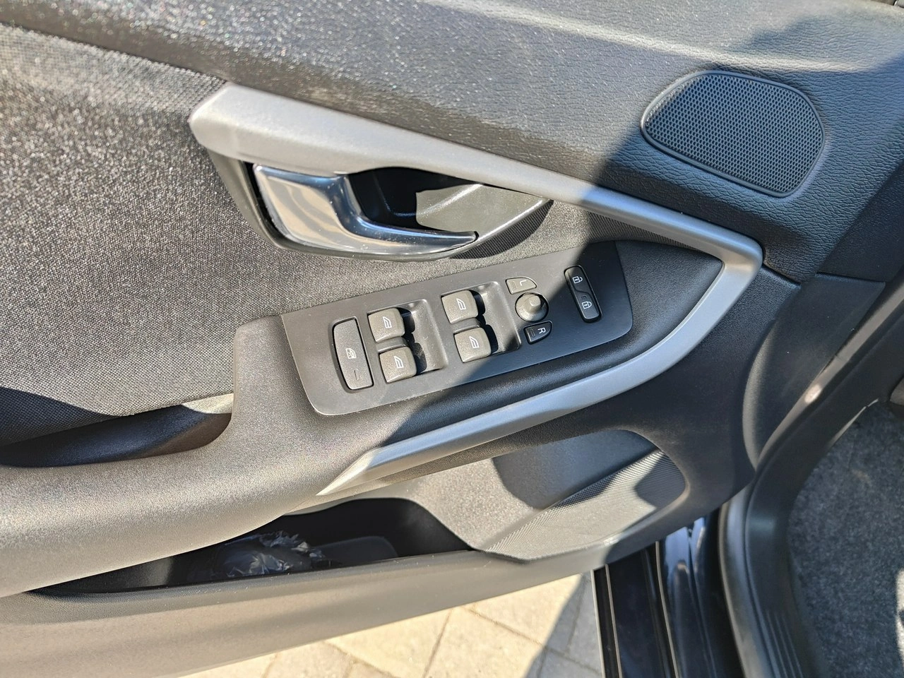 Volvo V40 - Zdjęcie 17