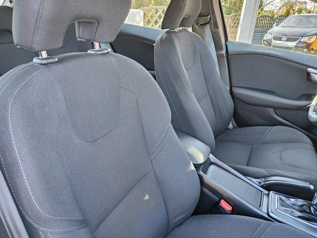 Volvo V40 - Zdjęcie 19