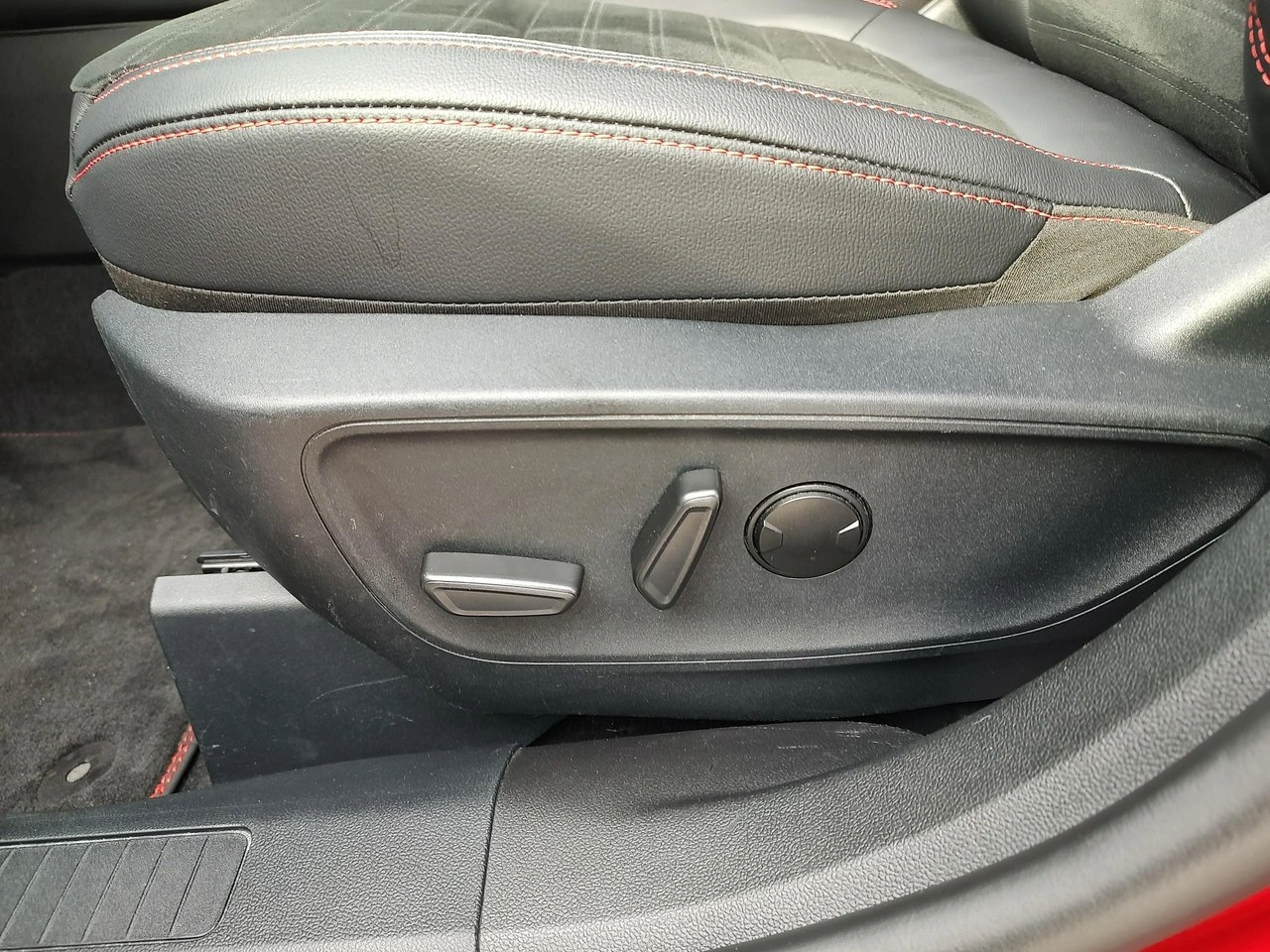 Ford Kuga - Zdjęcie 16