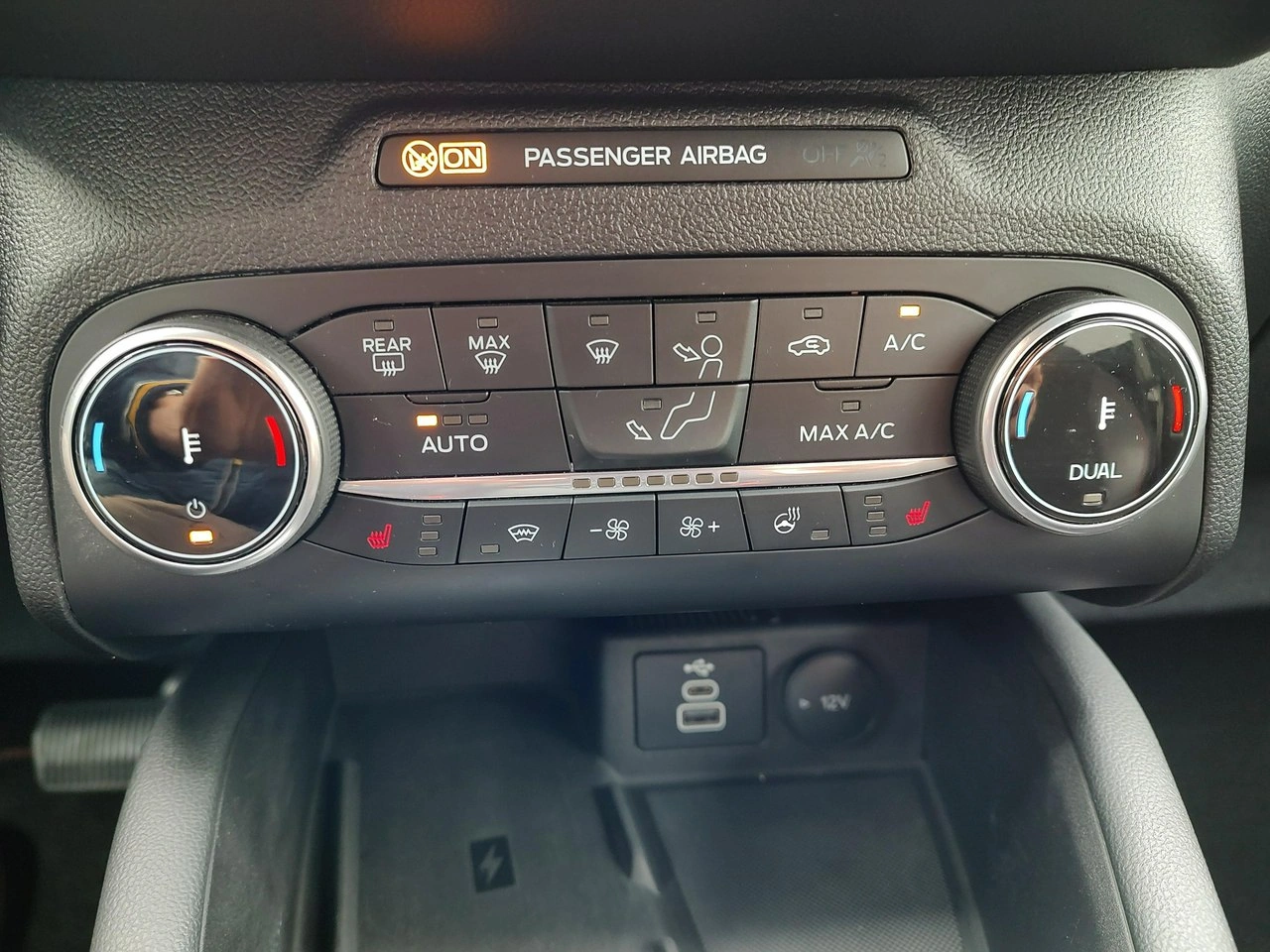 Ford Kuga - Zdjęcie 21